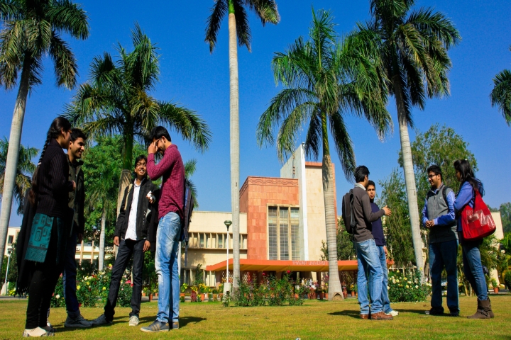 https://cache.careers360.mobi/media/colleges/social-media/media-gallery/174/2018/9/17/Front View Thapar Institute of Engineering and Technology Patiala_Campus-View.jpg